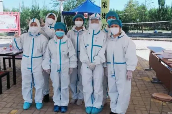 向白衣天使致敬！